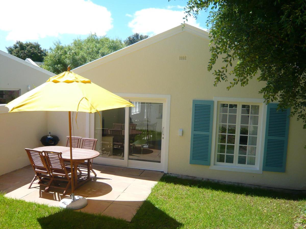 Le Petit Poucet Hotel Cape Town Room photo