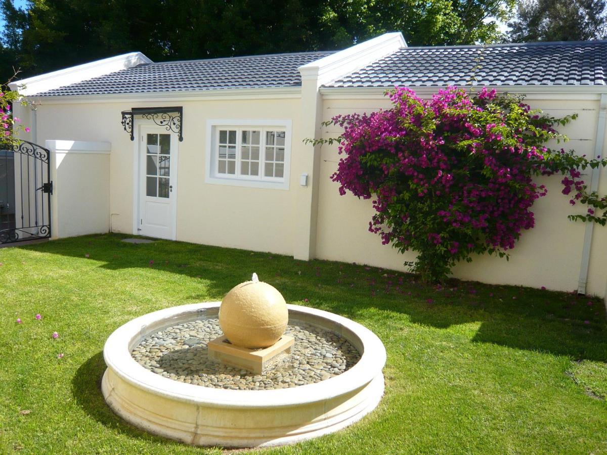 Le Petit Poucet Hotel Cape Town Exterior photo