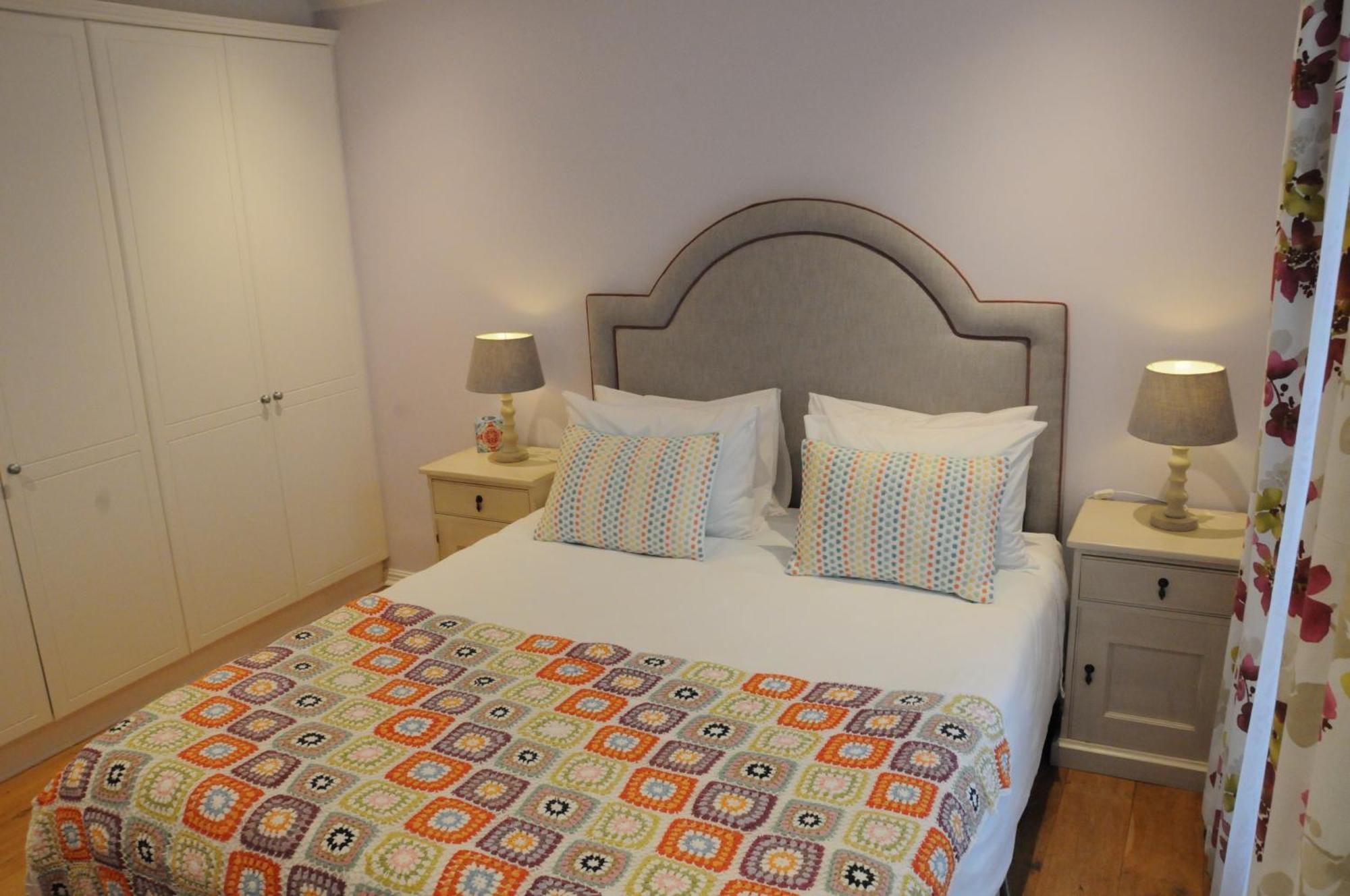 Le Petit Poucet Hotel Cape Town Exterior photo